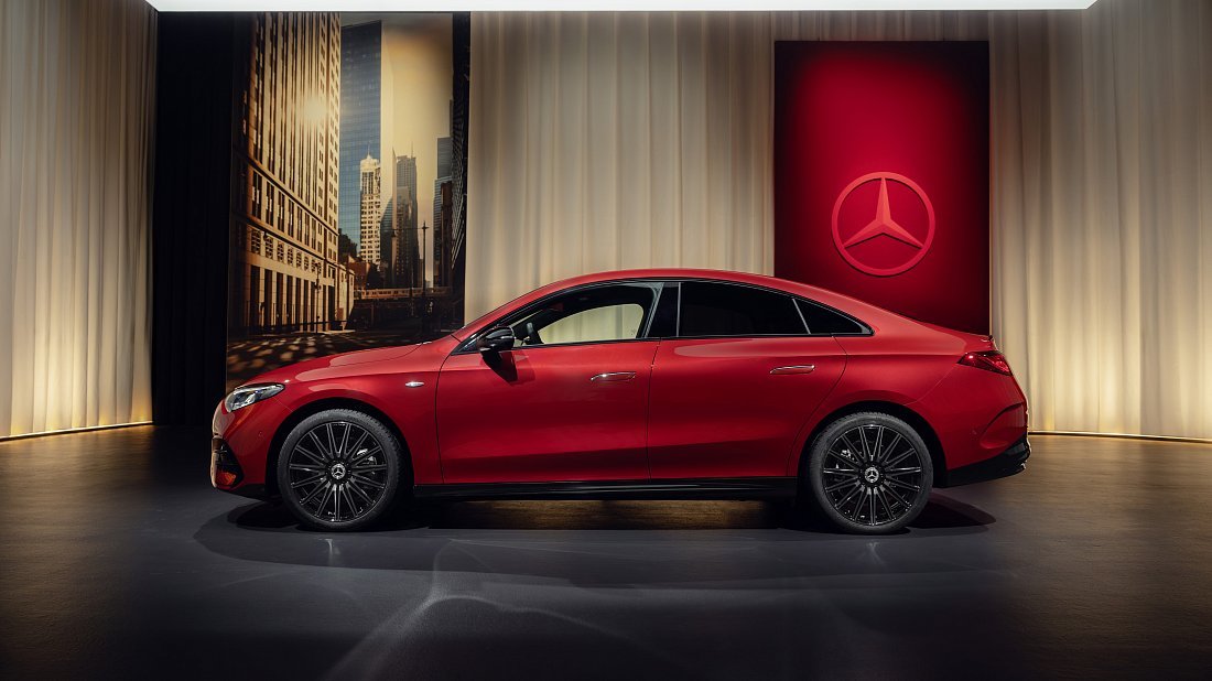 Mercedes CLA 250+ (2025-...) вид сбоку, силуэт, двери, колеса, экстерьер