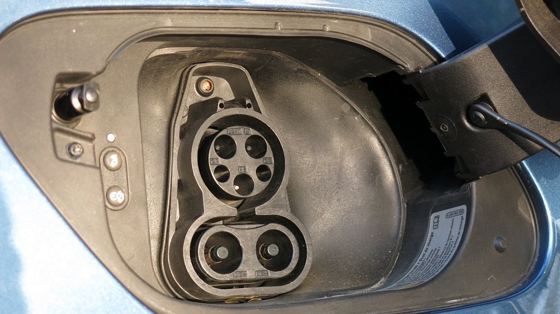 Volkswagen e-Golf 24.2 kWh (2014-2016) порт для зарядки (США), зарядка, разъем, штекер, коннектор