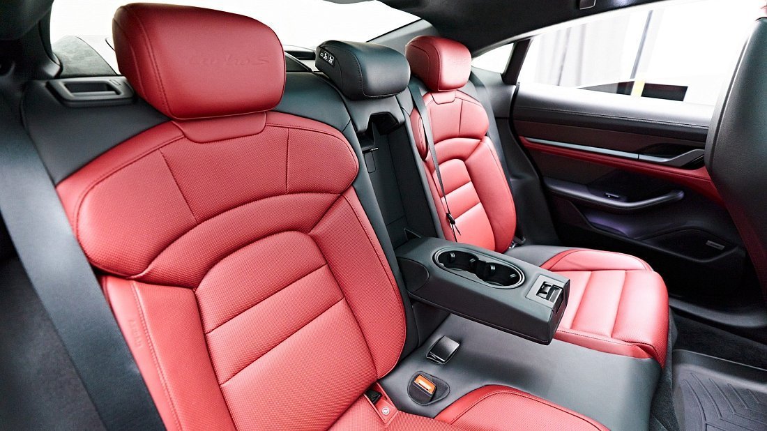Porsche Taycan 4S Plus (2024-…) задние сиденья, пассажирские сиденья, пространство для ног, пространство над головой, интерьер