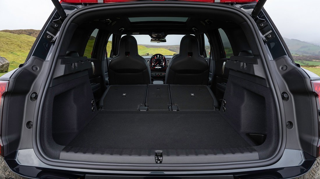 Mini Countryman SE ALL4 (2024-…) багажник, увеличенный объем, сиденья сложены, максимальный объем, максимальный груз, максимальная вместимость, максимальное пространство для хранения