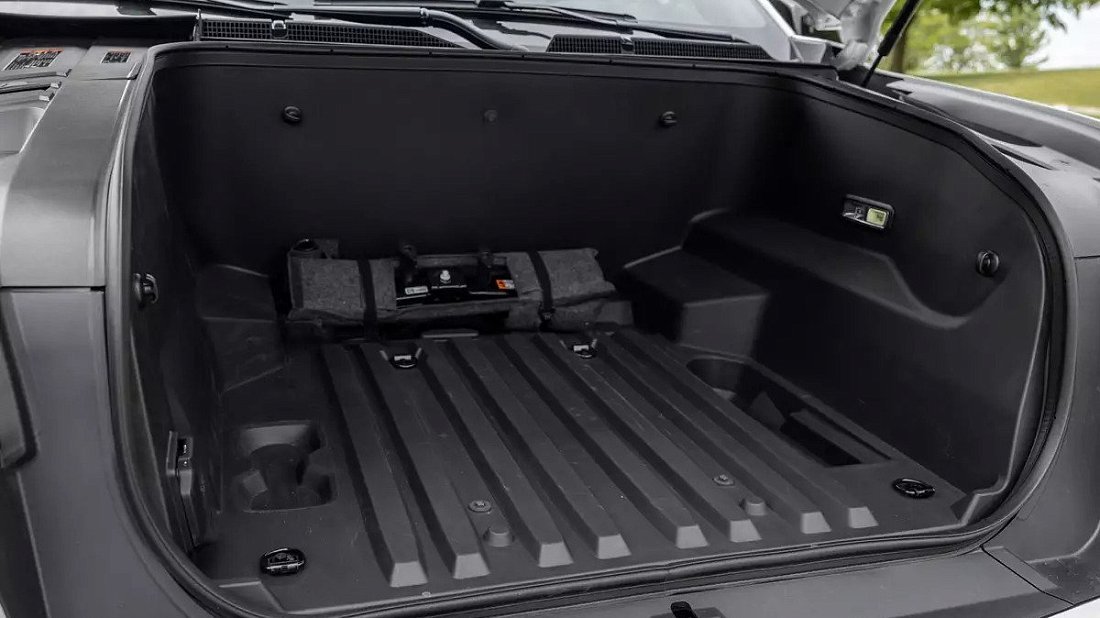 Chevrolet Silverado EV LT Extended Range (2025-…) передний багажник (frunk), под капотом, место для хранения, груз, вместимость, дополнительное пространство