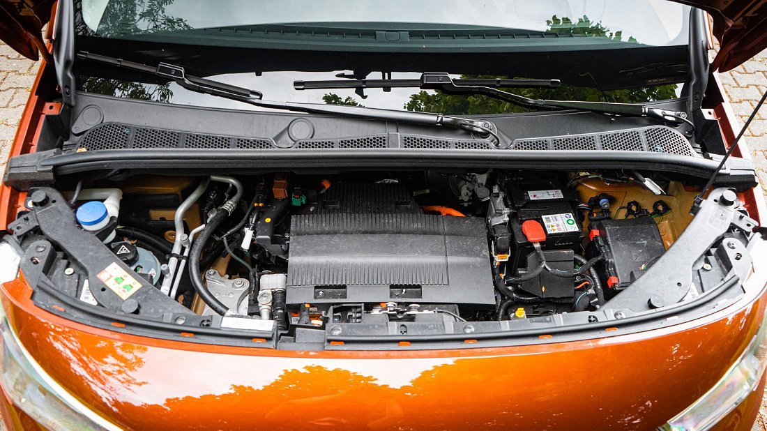 Opel Combo Electric Life 50 kWh (2021-2024) передний багажник (frunk), под капотом, место для хранения, груз, вместимость, дополнительное пространство