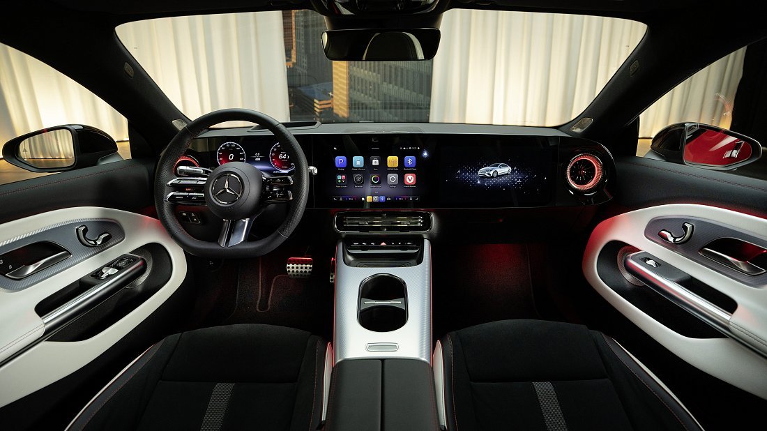 Mercedes CLA 350 4MATIC (2025-...) интерьер, переднее сиденье, водительское сиденье, приборная панель, рулевое колесо, информационно-развлекательная система, кокпит