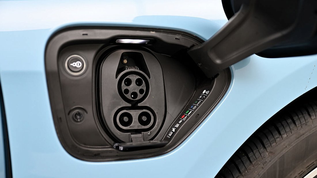 Audi e-tron GT quattro (2021-2024) порт для зарядки (США), зарядка, разъем, штекер, коннектор
