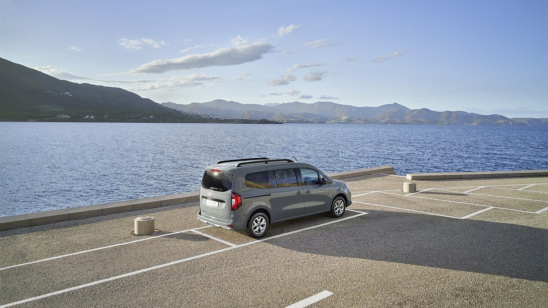 Nissan Townstar Evalia EV L2 (2024-…) задняя часть в три четверти, вид в три четверти, диагональ, экстерьер