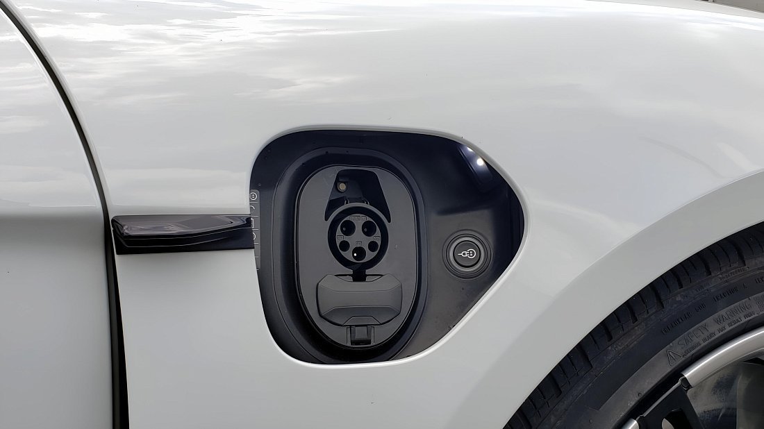 Porsche Taycan 4S Plus Sport Turismo (2024-…) порт для зарядки (США), зарядка, разъем, штекер, коннектор