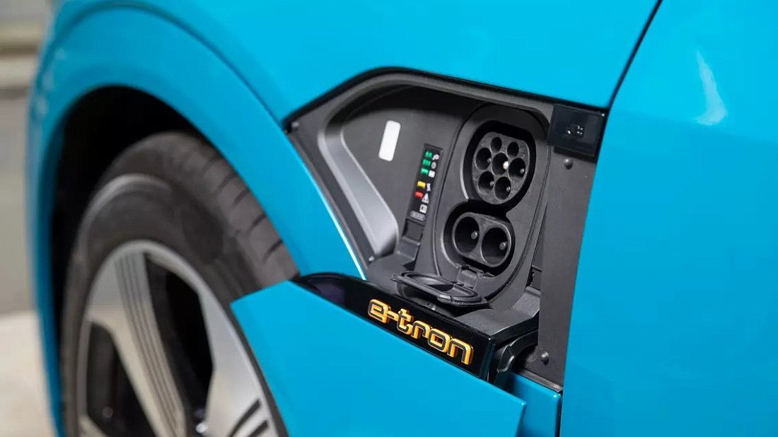 Audi e-tron 55 quattro (2019-2022) порт для зарядки (Европа), зарядка, разъем, штекер, коннектор