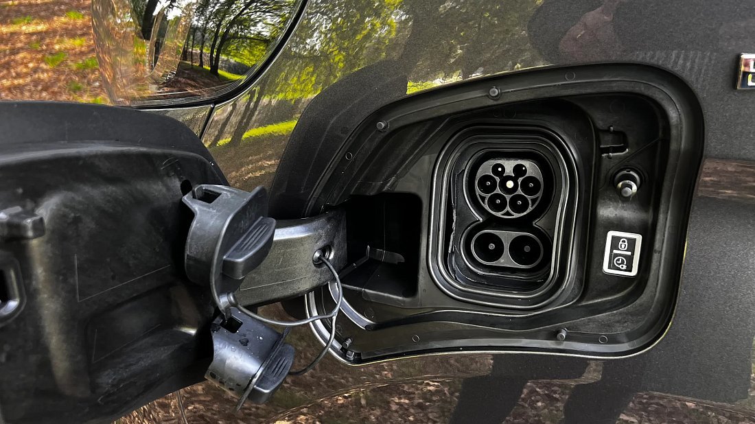 Toyota Proace Verso Electric L1 50 kWh (2024-...) порт для зарядки (Европа), зарядка, разъем, штекер, коннектор