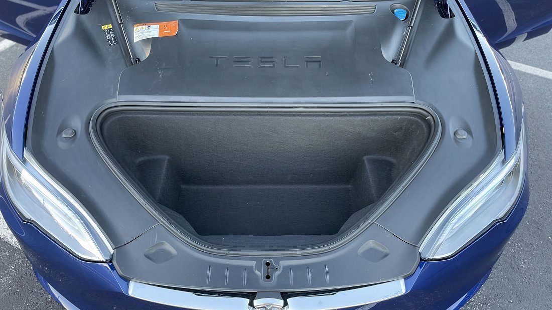 Tesla Model S P100D (2016-2019) передний багажник (frunk), под капотом, место для хранения, груз, вместимость, дополнительное пространство