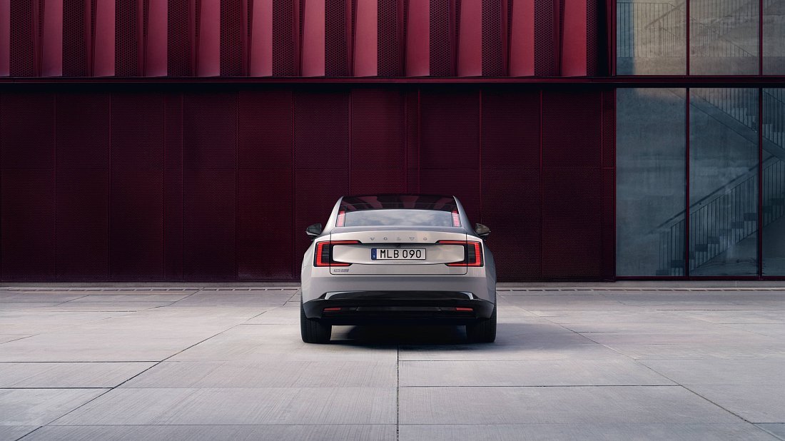 Volvo ES90 Twin Motor Performance (2025-…) вид сзади, задние фонари, багажник, спойлер, эмблема, бампер, экстерьер