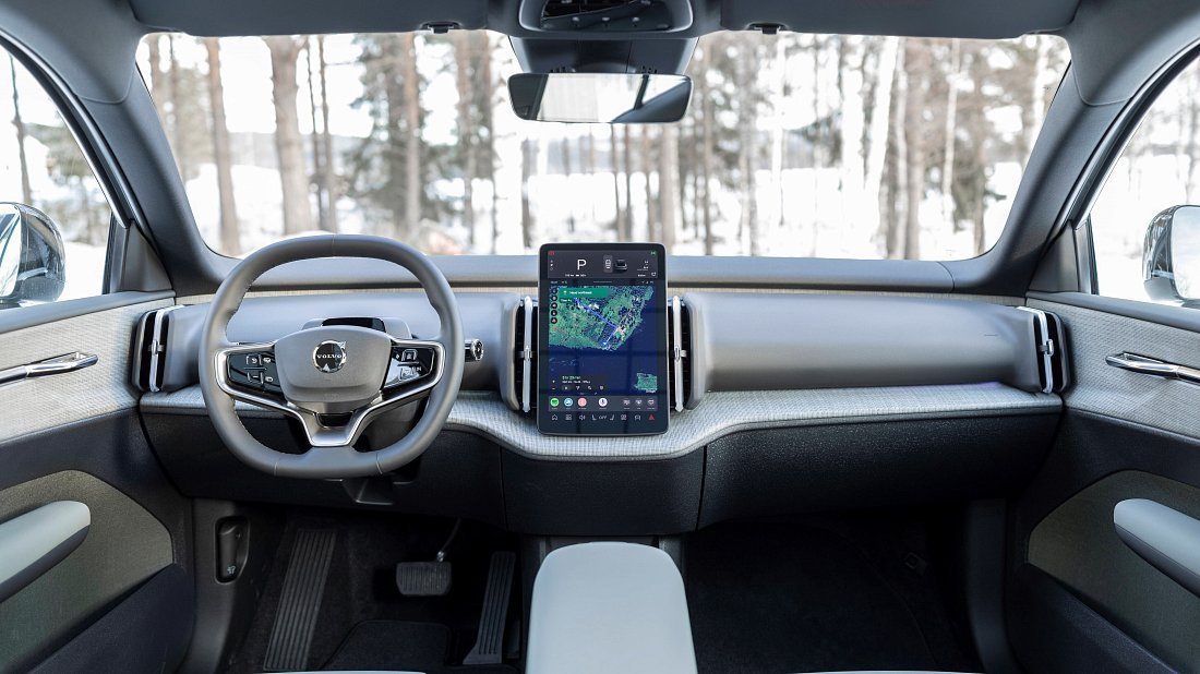 Volvo EX30 Cross Country (2025-…) интерьер, переднее сиденье, водительское сиденье, приборная панель, рулевое колесо, информационно-развлекательная система, кокпит