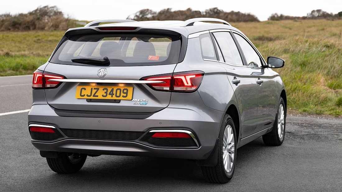 MG MG5 Electric Standard Range (2020-2021) задняя часть в три четверти, вид в три четверти, диагональ, экстерьер
