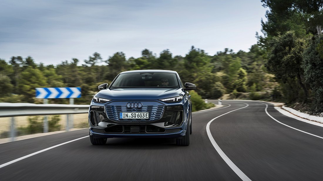 Audi SQ6 Sportback e-tron (2025-…) передняя часть, решетка радиатора, фары, бампер, экстерьер