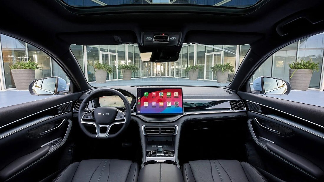 BYD Seal U Comfort (2024-...) интерьер, переднее сиденье, водительское сиденье, приборная панель, рулевое колесо, информационно-развлекательная система, кокпит