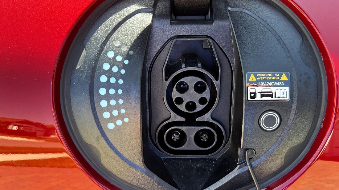 Genesis GV60 Standard RWD (2022-…) порт для зарядки (США), зарядка, разъем, штекер, коннектор