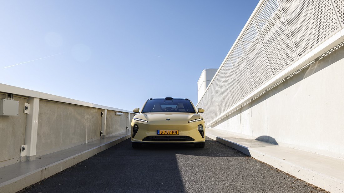 NIO ET5 Standard Range (2022-…) передняя часть, решетка радиатора, фары, бампер, экстерьер