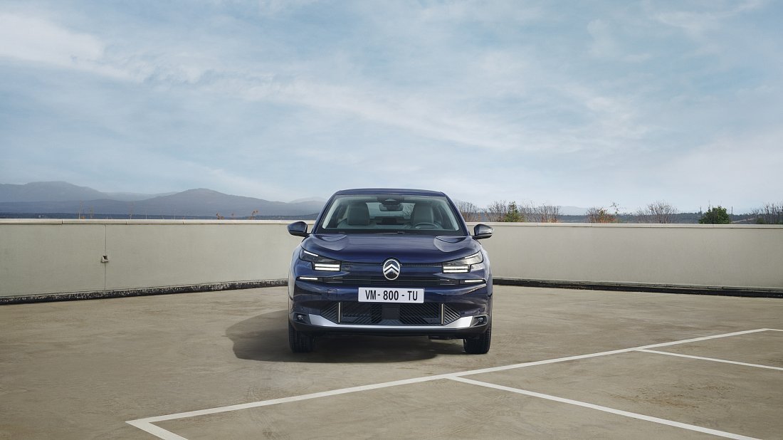 Citroën e-C4 X 54 kWh (2024-…) передняя часть, решетка радиатора, фары, бампер, экстерьер