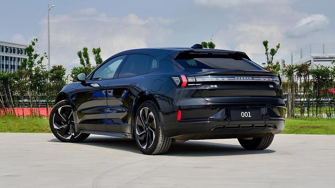 Zeekr 001 Performance AWD (2023-…) задняя часть в три четверти, вид в три четверти, диагональ, экстерьер