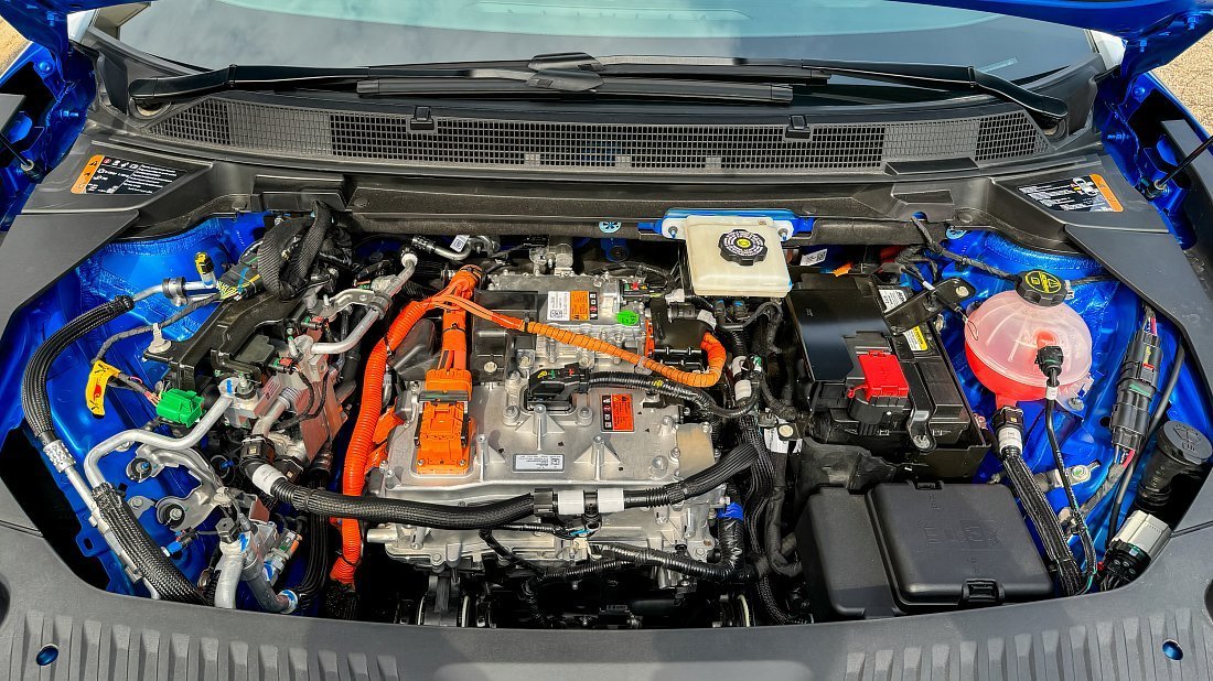 Chevrolet Equinox EV AWD (2024-…) передний багажник (frunk), под капотом, место для хранения, груз, вместимость, дополнительное пространство