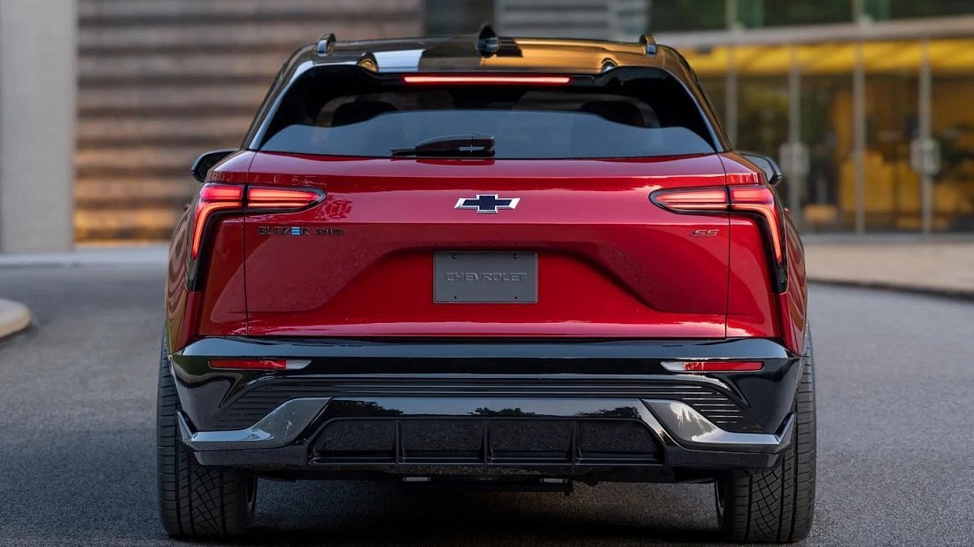 Chevrolet Blazer EV Performance AWD (2024-…) вид сзади, задние фонари, багажник, спойлер, эмблема, бампер, экстерьер
