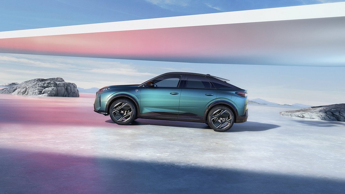 Фото Peugeot e-3008 73 kWh FWD (2024-…) вид сбоку
