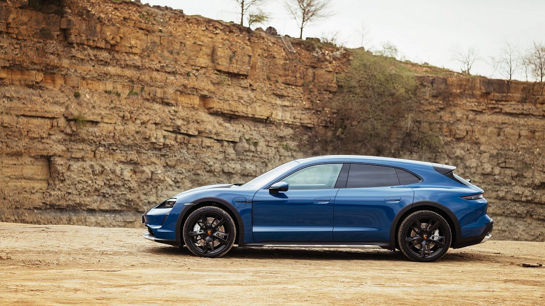 Porsche Taycan 4 Cross Turismo (2021-2024) вид сбоку, силуэт, двери, колеса, экстерьер