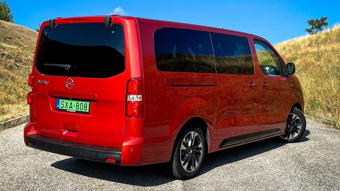 Opel Zafira Electric Life L 50 kWh (2020-2024) задняя часть в три четверти, вид в три четверти, диагональ, экстерьер