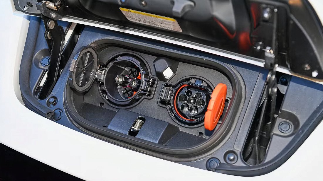 Nissan Leaf 62 kWh (2017-2022) порт для зарядки (Европа), зарядка, разъем, штекер, коннектор