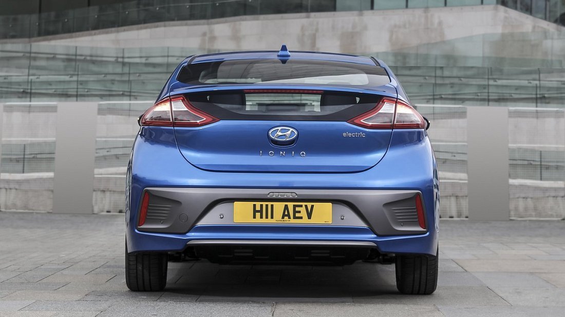 Фото Hyundai Ioniq Electric Gen 1 (2016-2019) вид сзади, задние фонари