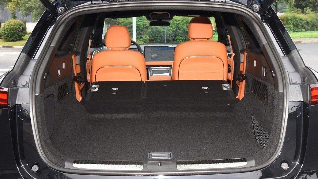 XPENG G9 RWD Standard Range (2023-…) багажник, увеличенный объем, сиденья сложены, максимальный объем, максимальный груз, максимальная вместимость, максимальное пространство для хранения