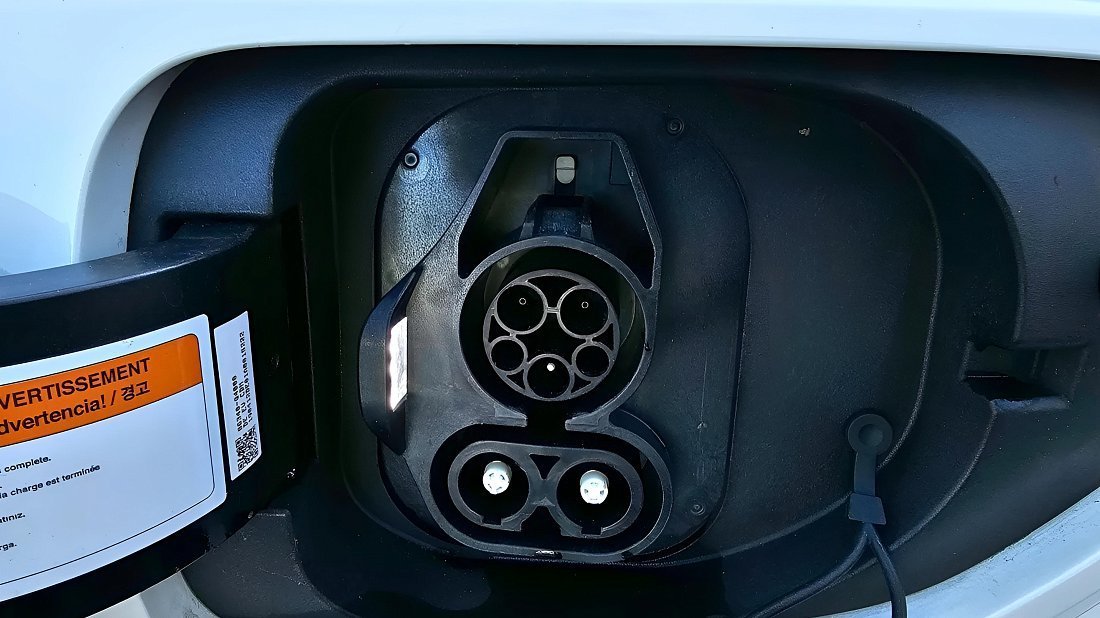 Kia Niro EV Long Range (2018-2022) порт для зарядки (США), зарядка, разъем, штекер, коннектор