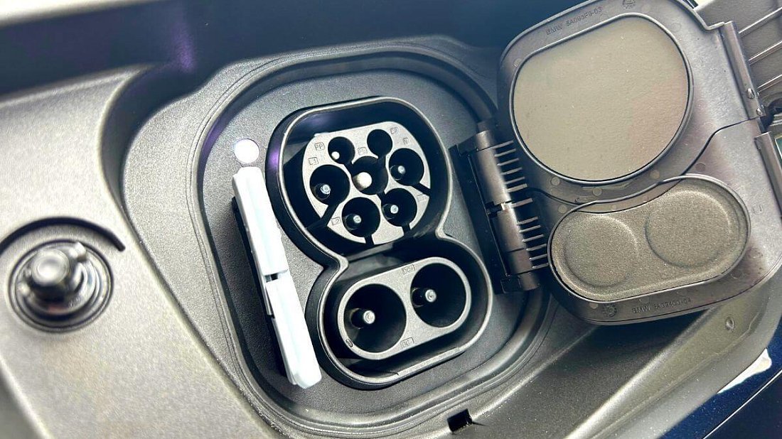 BMW i7 M70 xDrive (2023-…) порт для зарядки (Европа), зарядка, разъем, штекер, коннектор