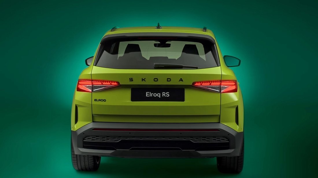 Škoda Elroq RS (2025-...) вид сзади, задние фонари, багажник, спойлер, эмблема, бампер, экстерьер