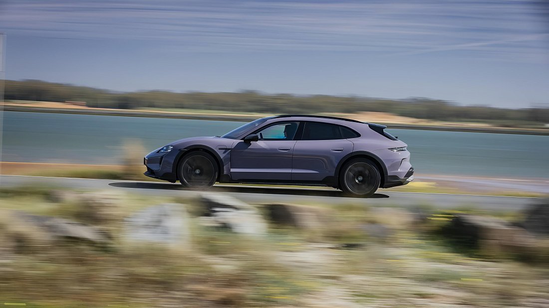 Porsche Taycan Turbo Cross Turismo (2024-…) вид сбоку, силуэт, двери, колеса, экстерьер