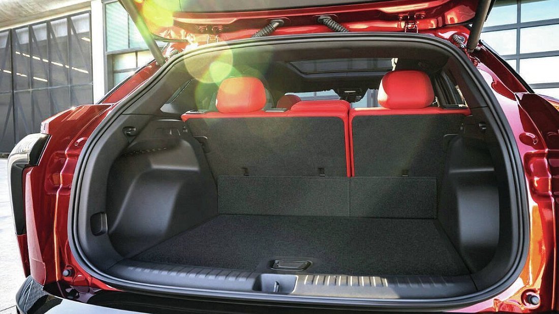 Chevrolet Blazer EV Performance AWD (2024-…) багажник, сиденья подняты, грузовое пространство, объем багажника, вместимость багажника, место для хранения