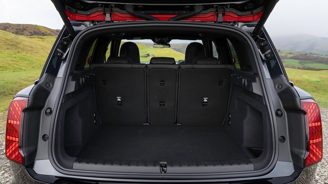 Mini Countryman SE ALL4 (2024-…) багажник, сиденья подняты, грузовое пространство, объем багажника, вместимость багажника, место для хранения