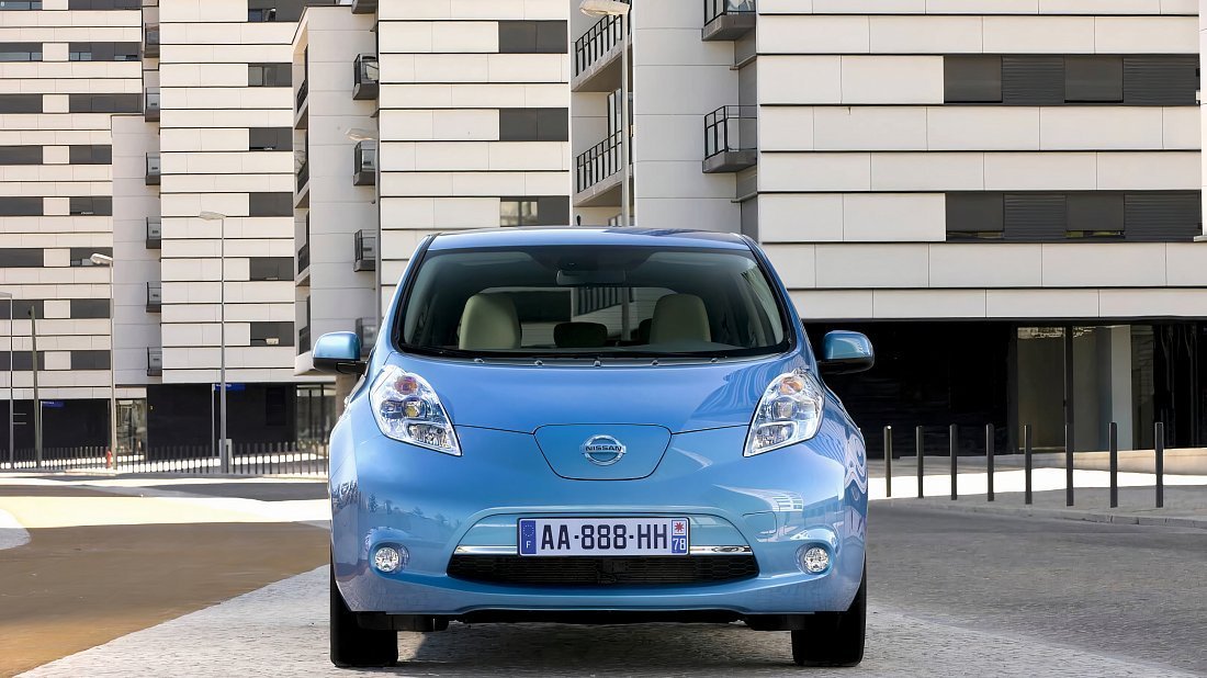 Nissan Leaf 24 kWh (2010-2013) передняя часть, решетка радиатора, фары, бампер, экстерьер