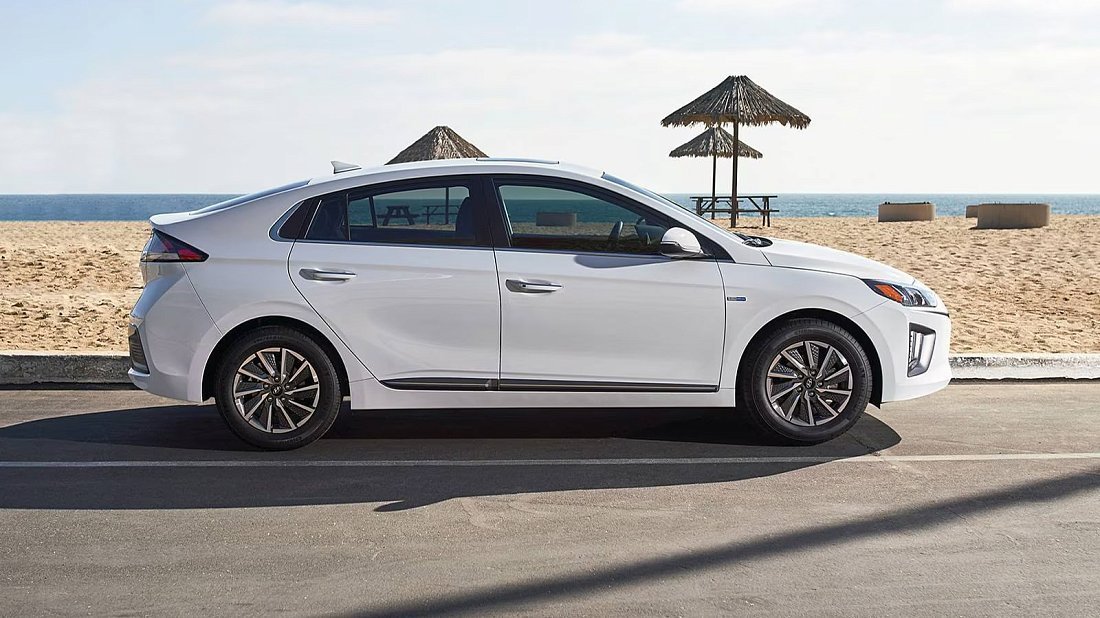 Hyundai Ioniq Electric Gen 2 (2019-2022) вид сбоку, силуэт, двери, колеса, экстерьер