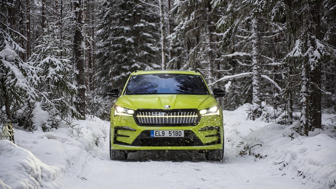Škoda Enyaq RS (2023-2025) передняя часть, решетка радиатора, фары, бампер, экстерьер