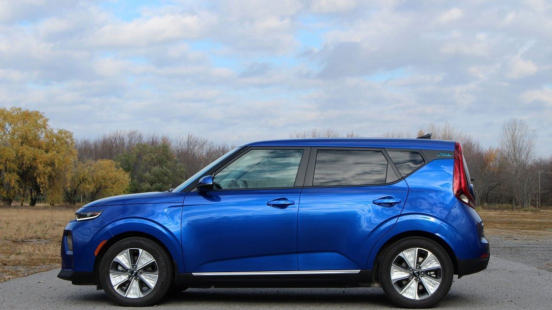Kia Soul EV Standard Range (2020-…) вид сбоку, силуэт, двери, колеса, экстерьер