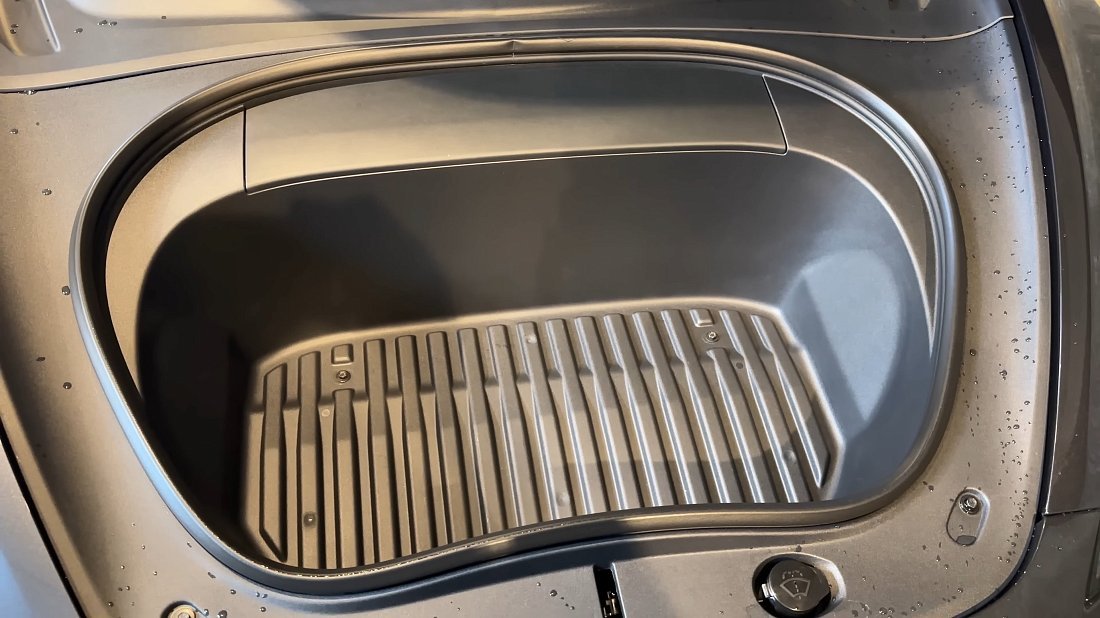 Фото Tesla Model 3 RWD (2025-…) передний багажник (frunk)