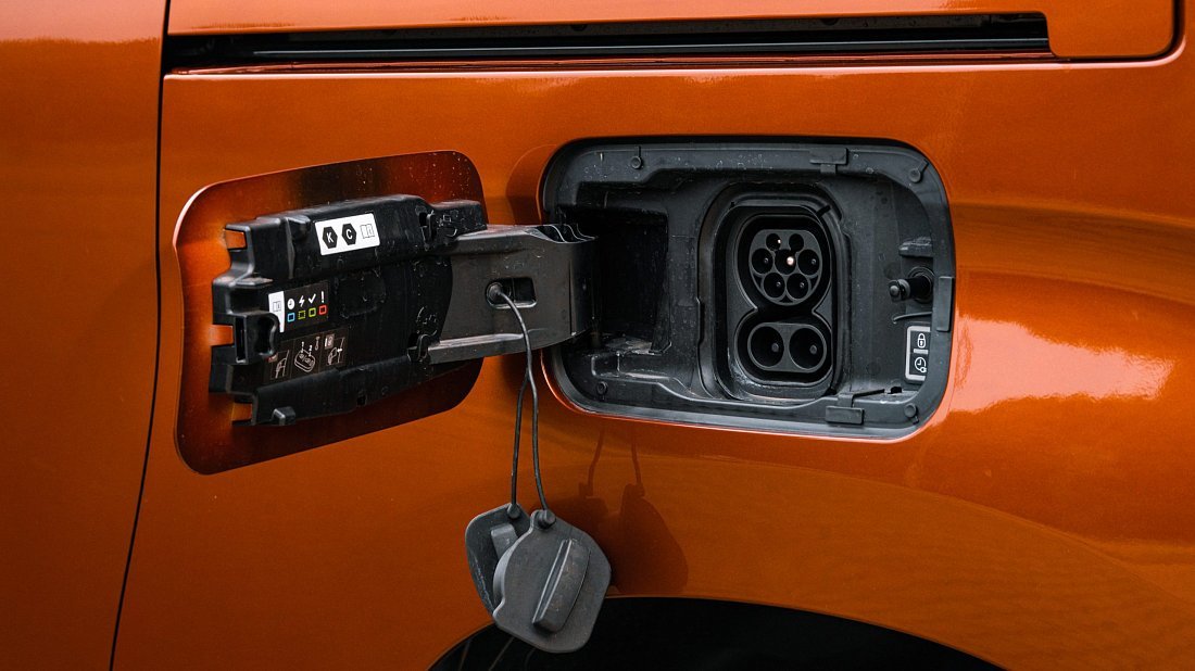 Opel Combo Electric Life 50 kWh (2021-2024) порт для зарядки (Европа), зарядка, разъем, штекер, коннектор