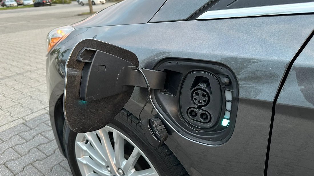 Ford Focus Electric 33 kWh (2017-2018) порт для зарядки (США), зарядка, разъем, штекер, коннектор