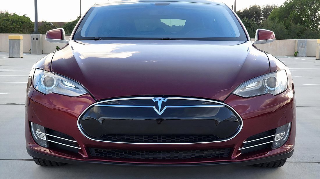 Tesla Model S 85 (2012-2016) передняя часть, решетка радиатора, фары, бампер, экстерьер