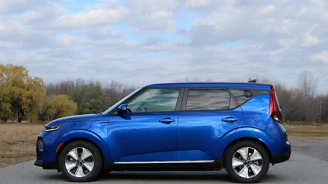 Kia Soul EV Long Range (2020-…) вид сбоку, силуэт, двери, колеса, экстерьер