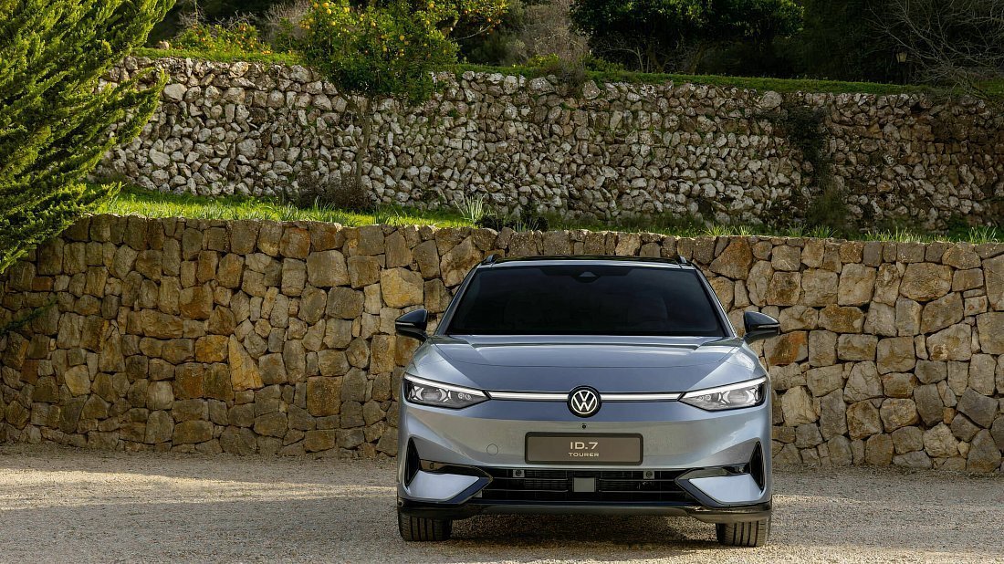 Volkswagen ID.7 Tourer Pro (2024-…) передняя часть, решетка радиатора, фары, бампер, экстерьер