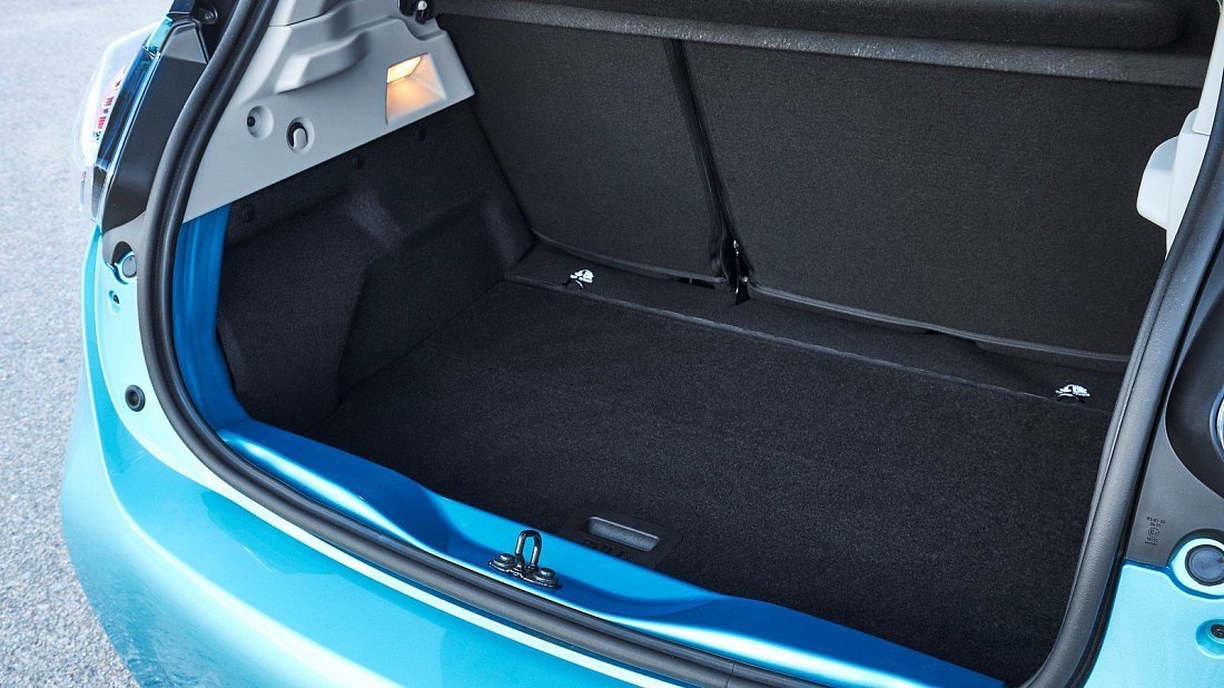Renault Zoe Z.E. 50 R135 (2019-2024) багажник, сиденья подняты, грузовое пространство, объем багажника, вместимость багажника, место для хранения