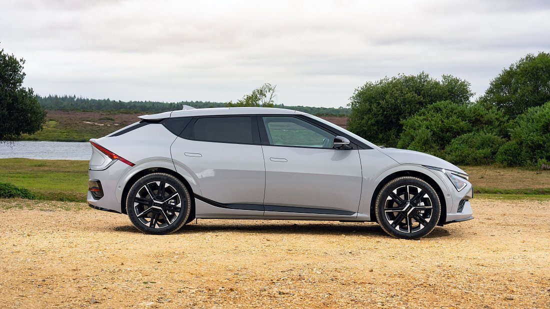 Kia EV6 Standard Range RWD (2024-…) вид сбоку, силуэт, двери, колеса, экстерьер