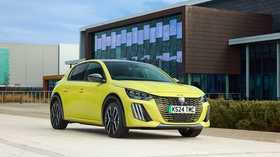 Фото Peugeot e-208 54 kWh (2025-...) вид спереди, экстерьер
