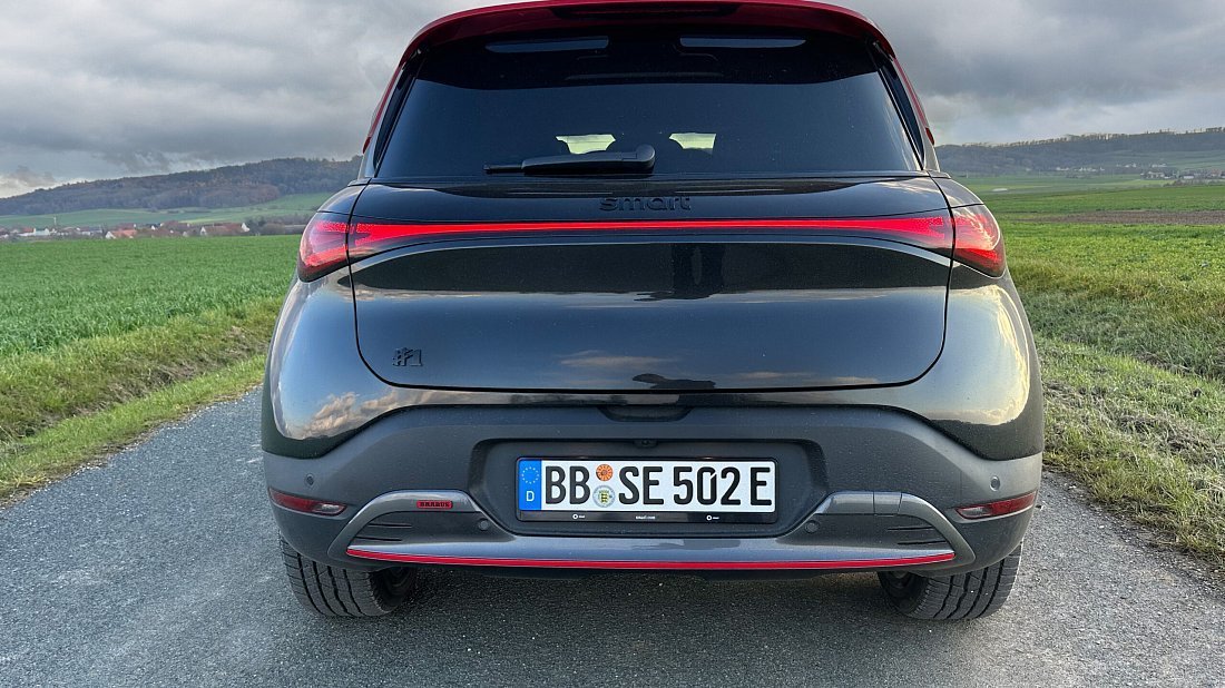Smart #1 Brabus (2023-…) вид сзади, задние фонари, багажник, спойлер, эмблема, бампер, экстерьер